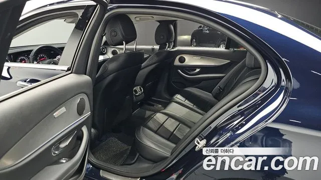 Mercedes-Benz E-Class 2018 — фото 11