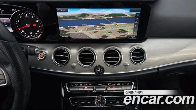 Mercedes-Benz E-Class 2018 — фото 14