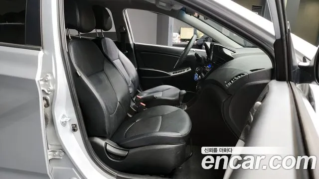 Hyundai Accent 2015 — фото 11