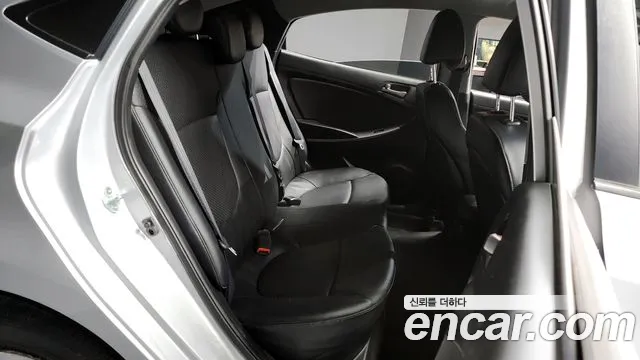 Hyundai Accent 2015 — фото 12