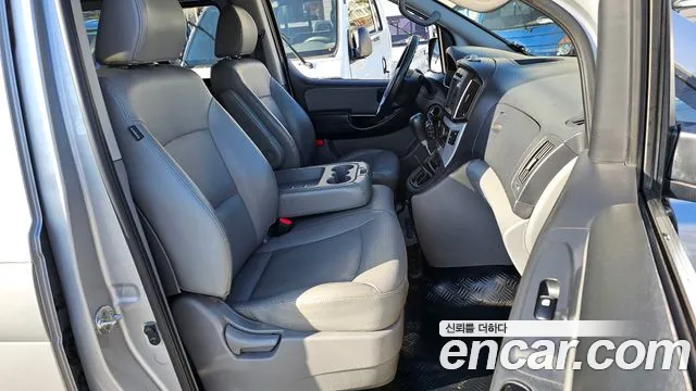 Hyundai Starex 2018 — фото 10
