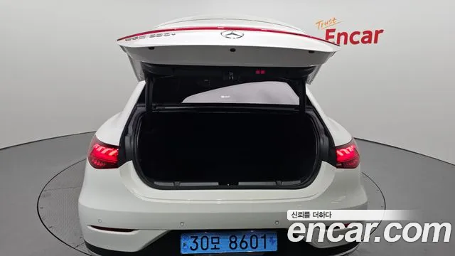 Mercedes-Benz EQE 2023 — фото 20