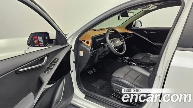 Kia Niro 2023 — фото 10