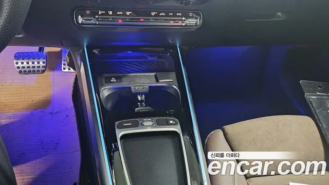Mercedes-Benz GLB-Class 2025 — фото 13