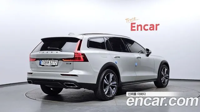 Volvo V60 2021 — фото 2