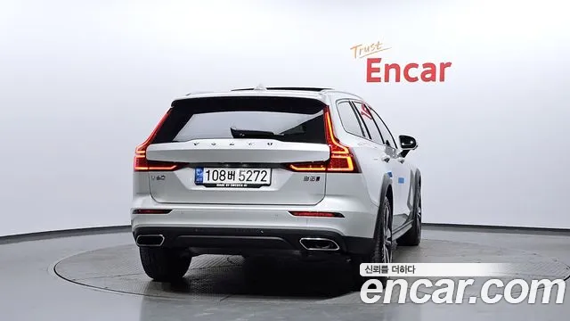 Volvo V60 2021 — фото 4