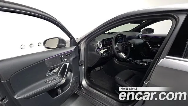 Mercedes-Benz A-Class 2024 — фото 11