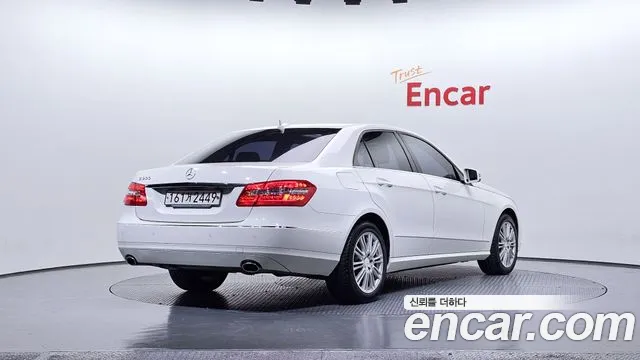 Mercedes-Benz E-Class 2011 — фото 2