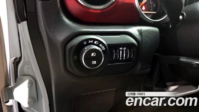 Jeep Wrangler 2023 — фото 18
