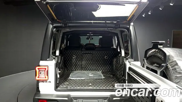 Jeep Wrangler 2023 — фото 20