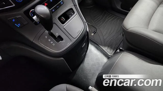 Hyundai Starex 2018 — фото 9