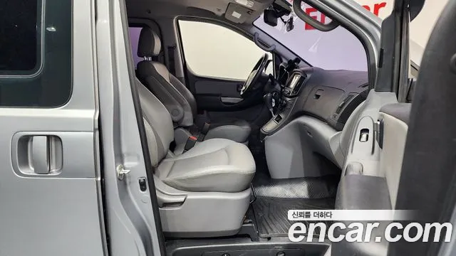 Hyundai Starex 2018 — фото 11