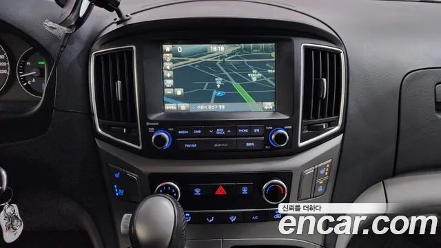 Hyundai Starex 2018 — фото 15