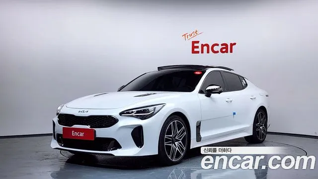 Kia Stinger 2023 — фото 1
