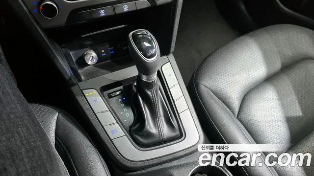 Hyundai AVANTE 2018 — фото 9