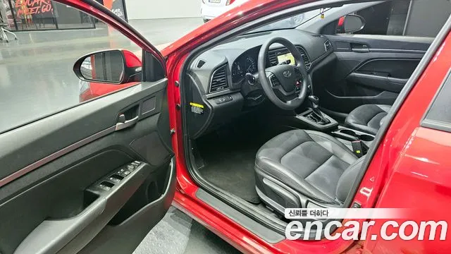 Hyundai AVANTE 2018 — фото 10