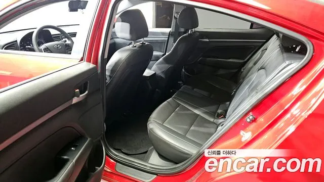 Hyundai AVANTE 2018 — фото 11