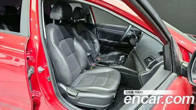 Hyundai AVANTE 2018 — фото 12