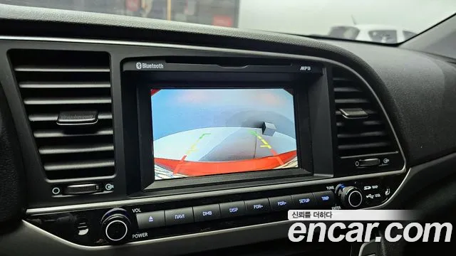 Hyundai AVANTE 2018 — фото 17