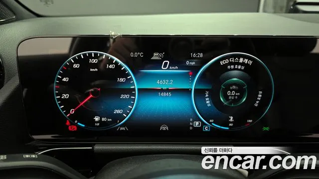 Mercedes-Benz GLA-Class 2023 — фото 8
