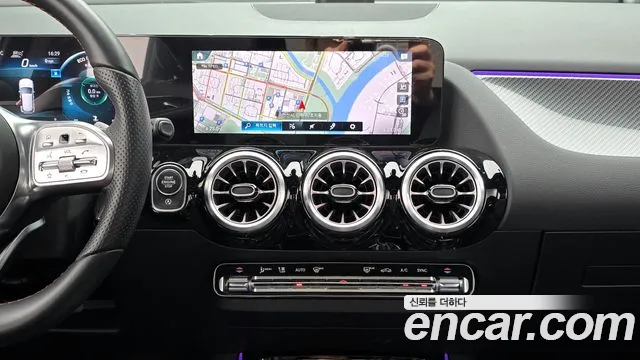 Mercedes-Benz GLA-Class 2023 — фото 19