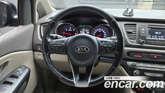 Kia Canival 2018 — фото 13
