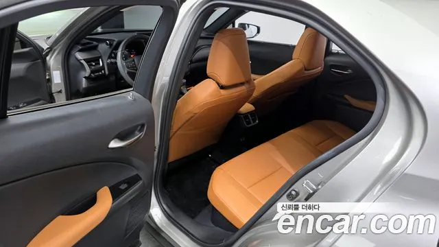 Lexus UX 2019 — фото 11