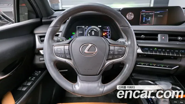 Lexus UX 2019 — фото 13