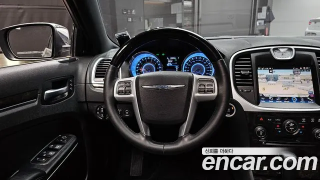 Chrysler 300C 2013 — фото 13