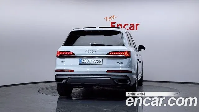 Audi Q7 2021 — фото 4
