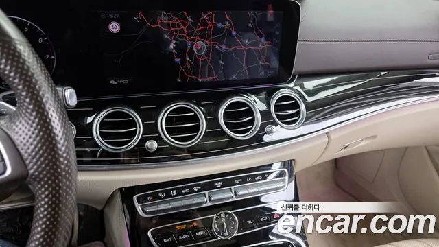 Mercedes-Benz E-Class 2017 — фото 14