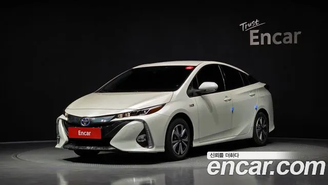 Toyota Prius 2018 — фото 1