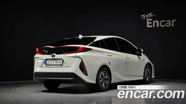 Toyota Prius 2018 — фото 2