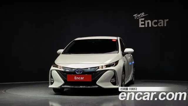Toyota Prius 2018 — фото 3