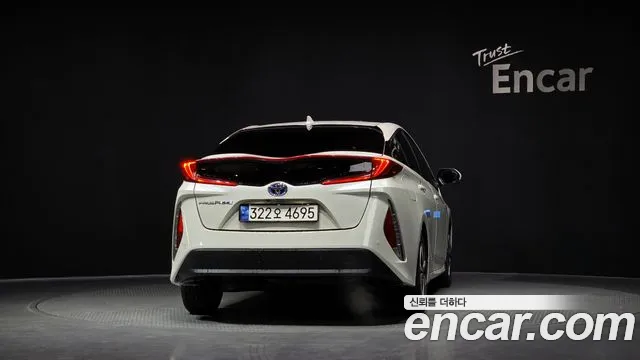Toyota Prius 2018 — фото 4