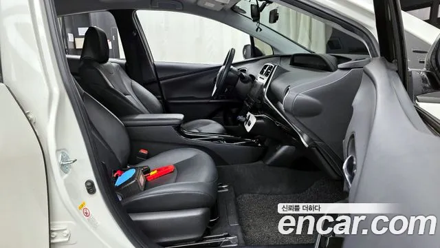 Toyota Prius 2018 — фото 11
