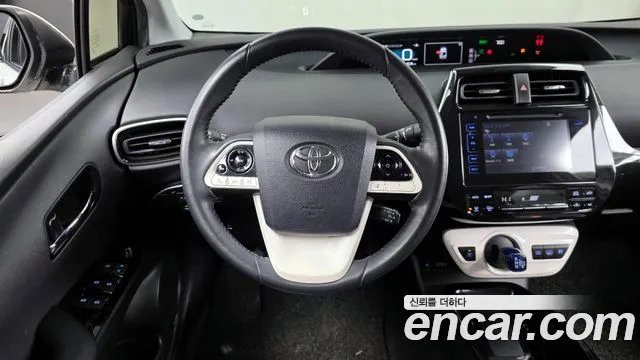 Toyota Prius 2018 — фото 13