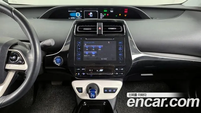 Toyota Prius 2018 — фото 14