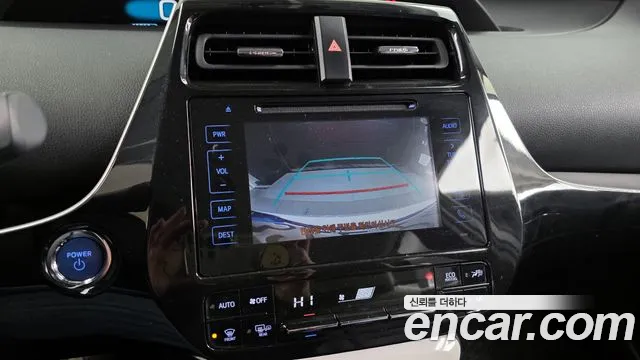 Toyota Prius 2018 — фото 15