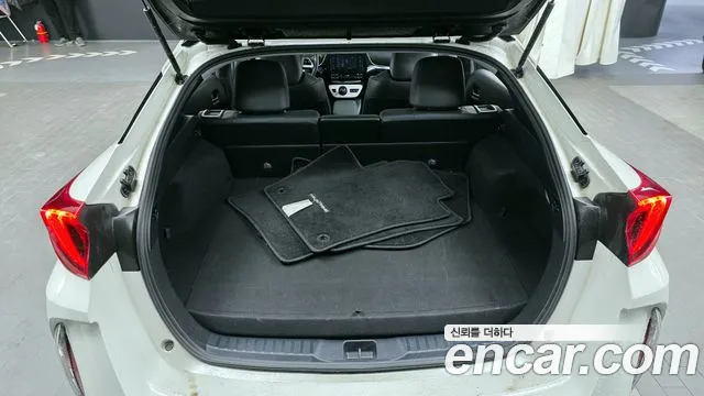 Toyota Prius 2018 — фото 20
