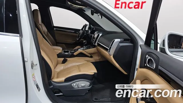 Porsche Cayenne 2016 — фото 11