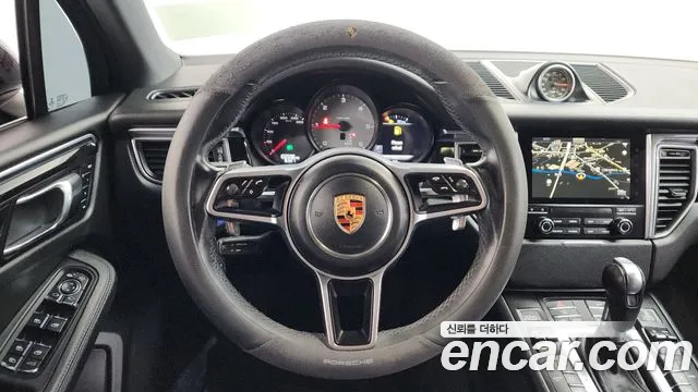 Porsche Macan 2017 — фото 13