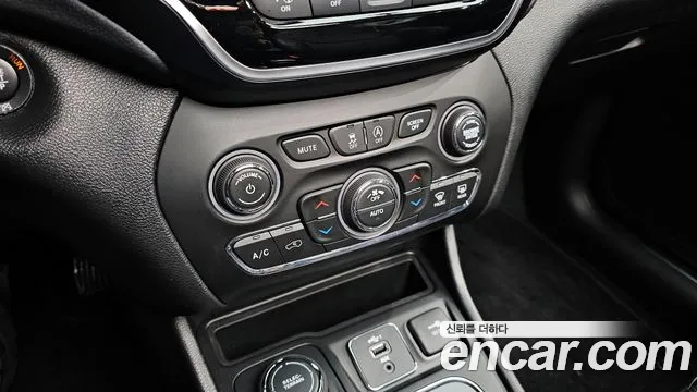 Jeep Cherokee 2020 — фото 17