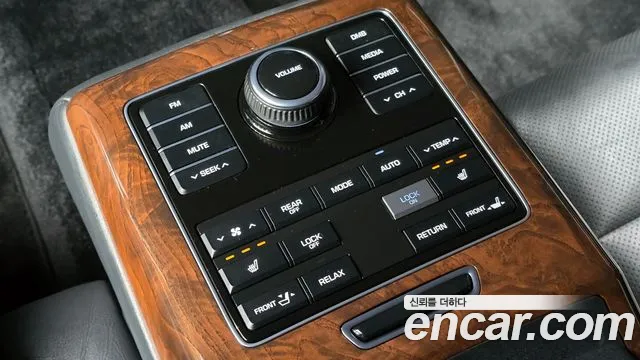Hyundai Equus 2013 — фото 20