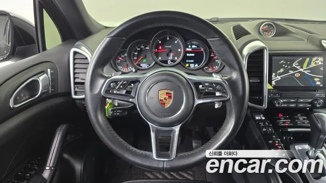 Porsche Cayenne 2017 — фото 13