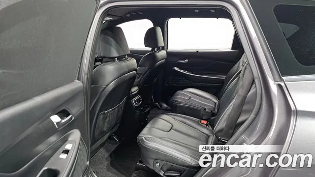 Hyundai Santafe 2022 — фото 17