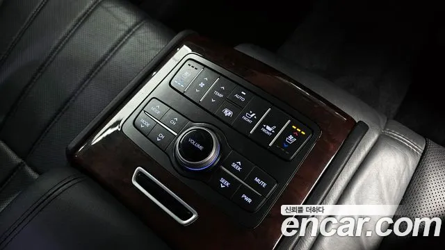 Hyundai Equus 2012 — фото 19