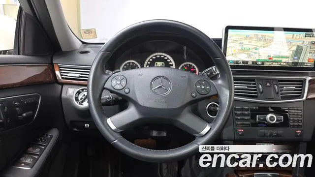 Mercedes-Benz E-Class 2012 — фото 14