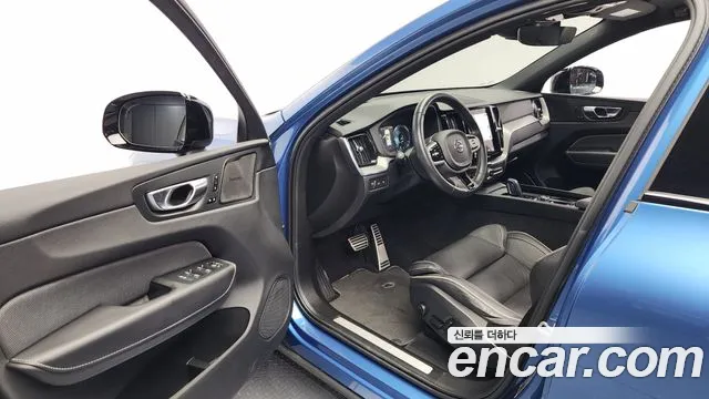 Volvo XC60 2021 — фото 10
