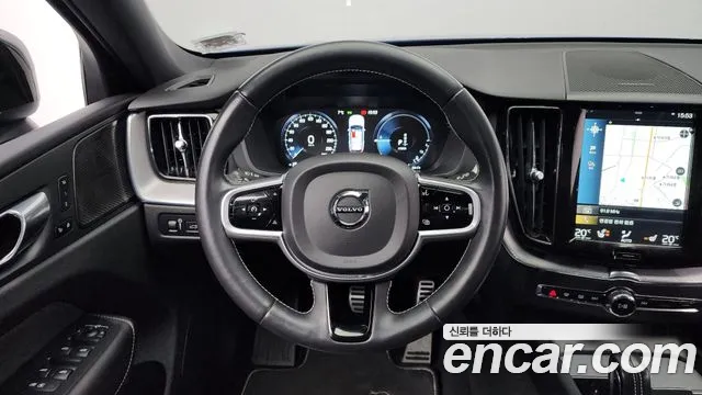 Volvo XC60 2021 — фото 13